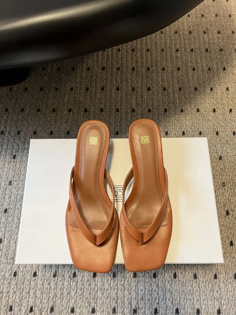 Versatile Toteme Sandals 8730