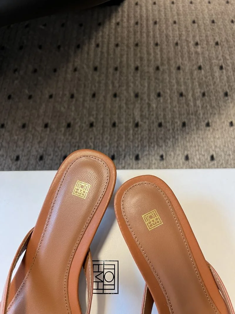 Versatile Toteme Sandals 8730