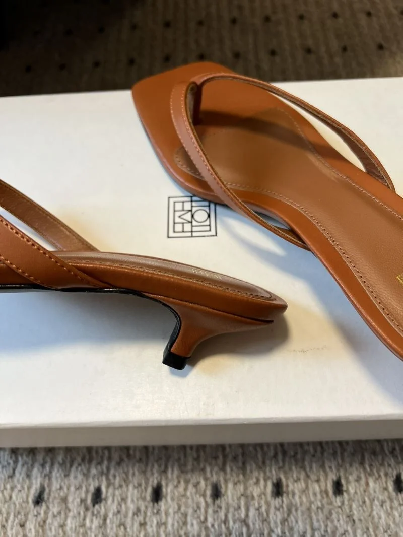 Versatile Toteme Sandals 8730
