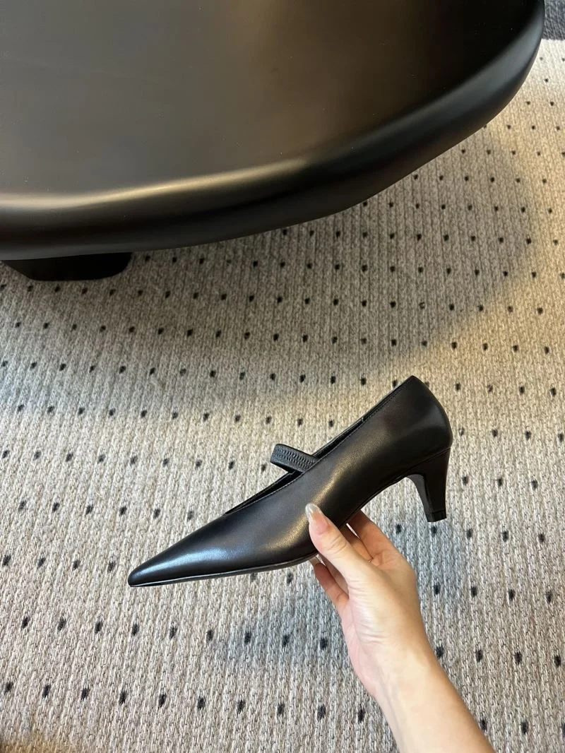Toteme Shoes EasyMatch 11131