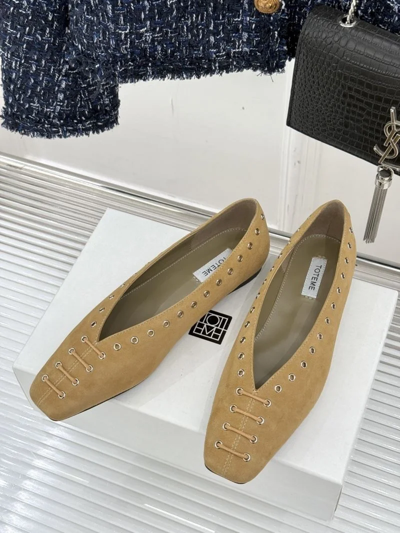 Toteme Shoes Classic 11119