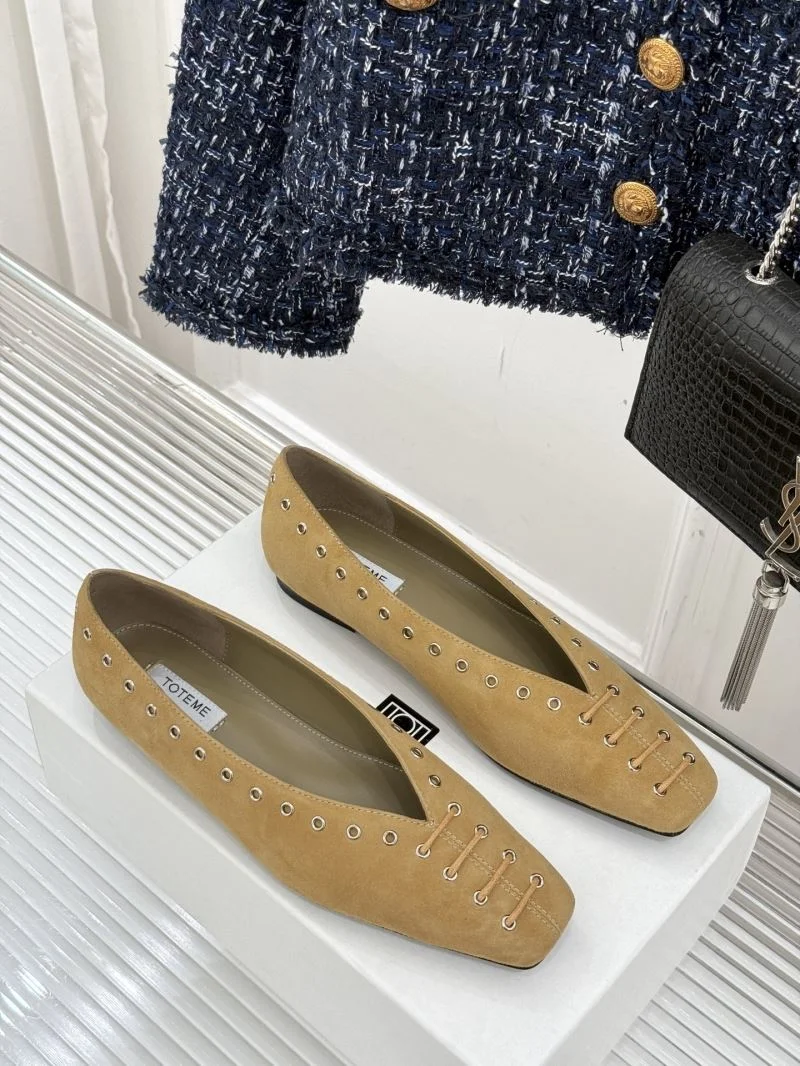 Toteme Shoes Classic 11119