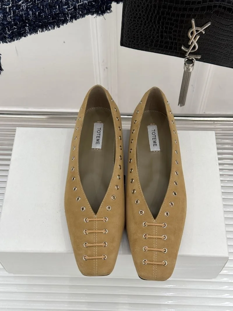 Toteme Shoes Classic 11119