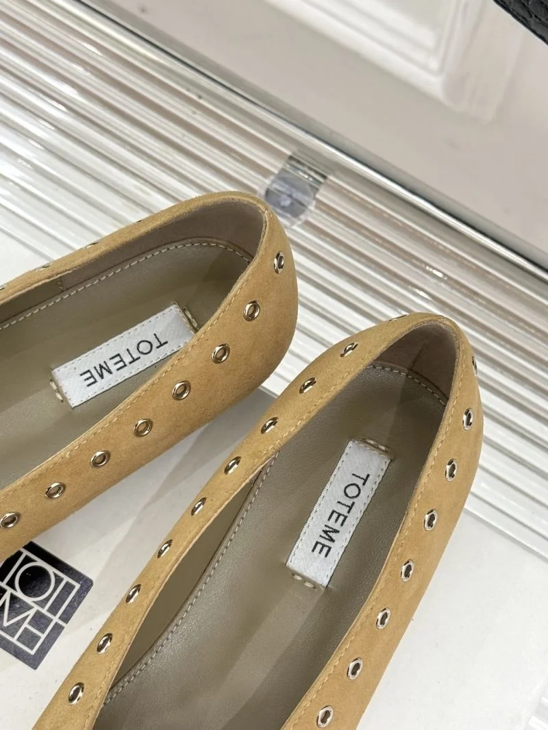 Toteme Shoes Classic 11119
