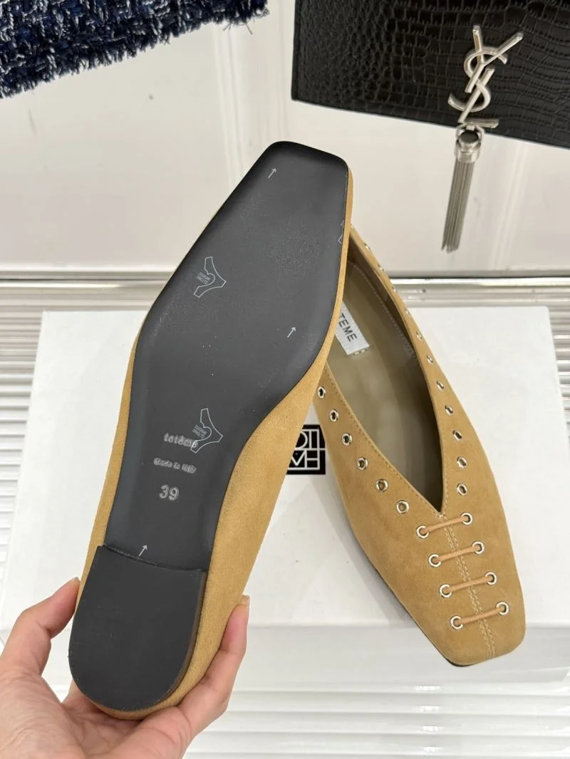 Toteme Shoes Classic 11119