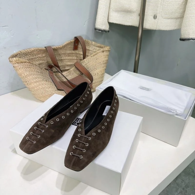 Toteme Shoes Classic 8717