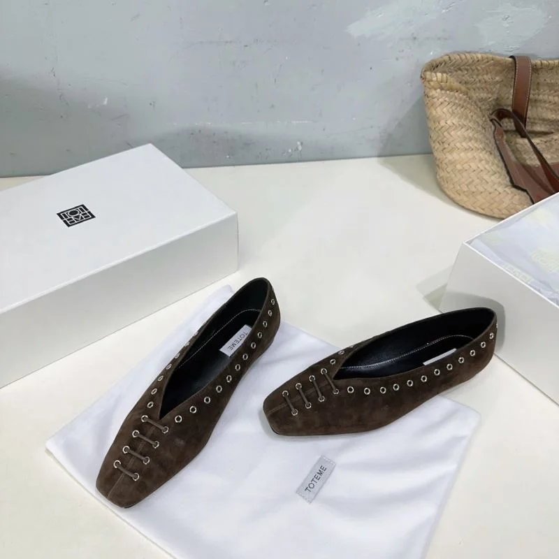 Toteme Shoes Classic 8717