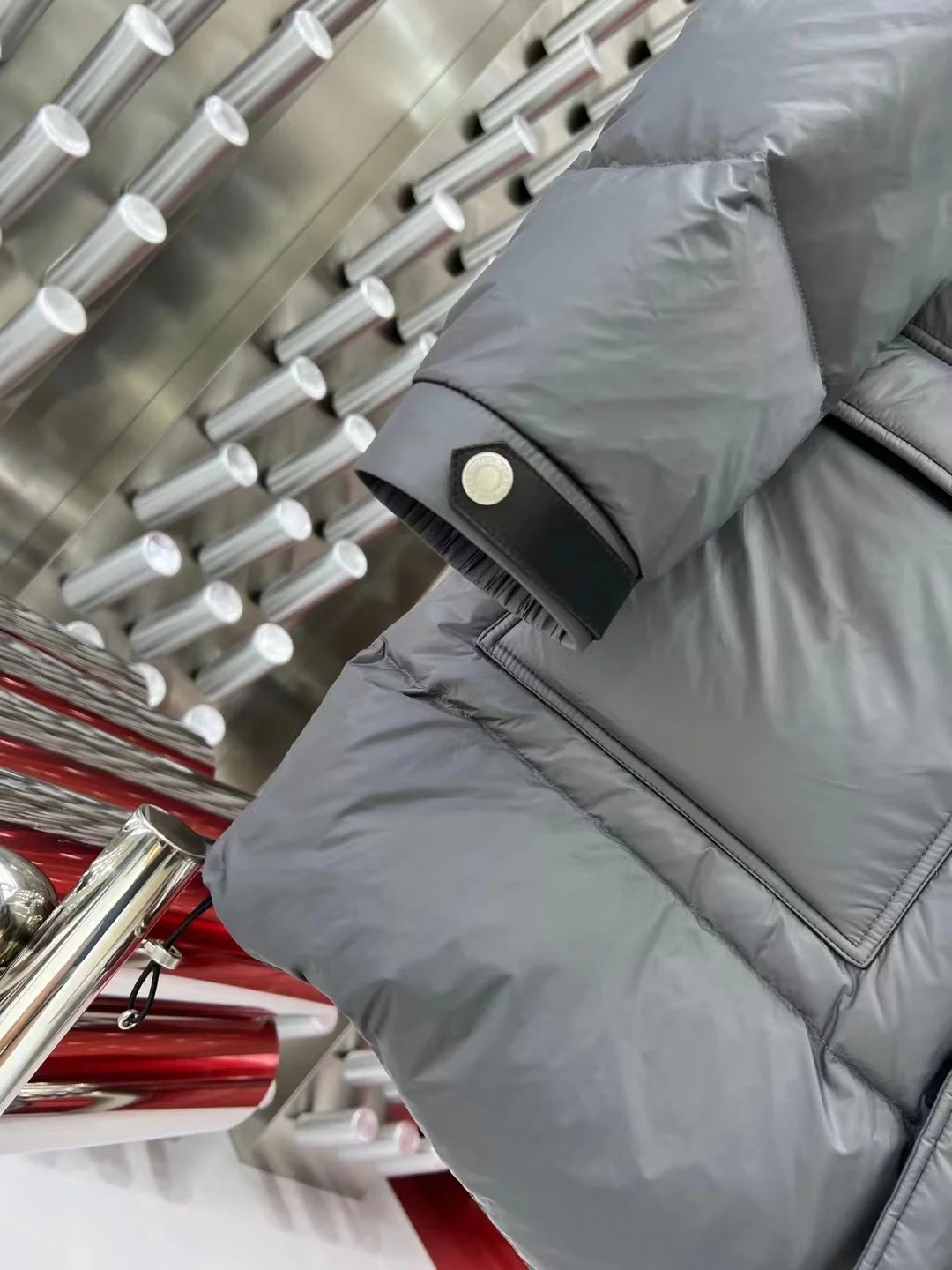 NewStyle Unclassified Brand Down Jackets 165131