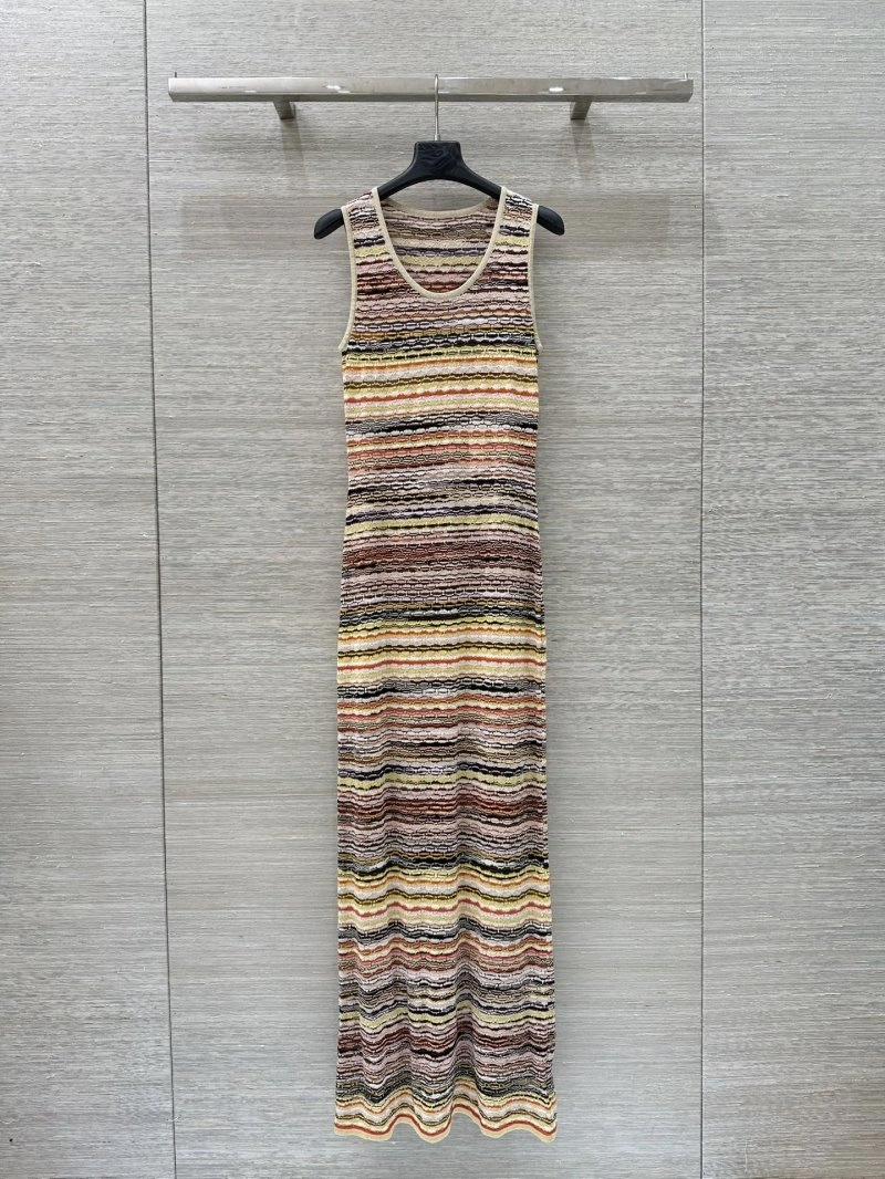 Resilient Unclassified Brand Dress 150869
