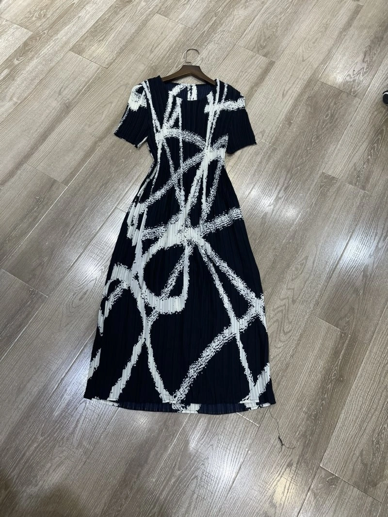 Modern Unclassified Brand Dress 155796