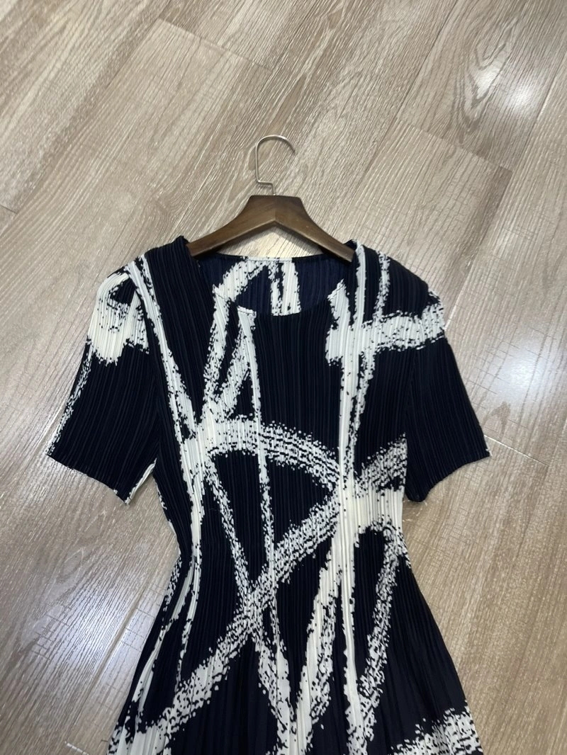 Modern Unclassified Brand Dress 155796