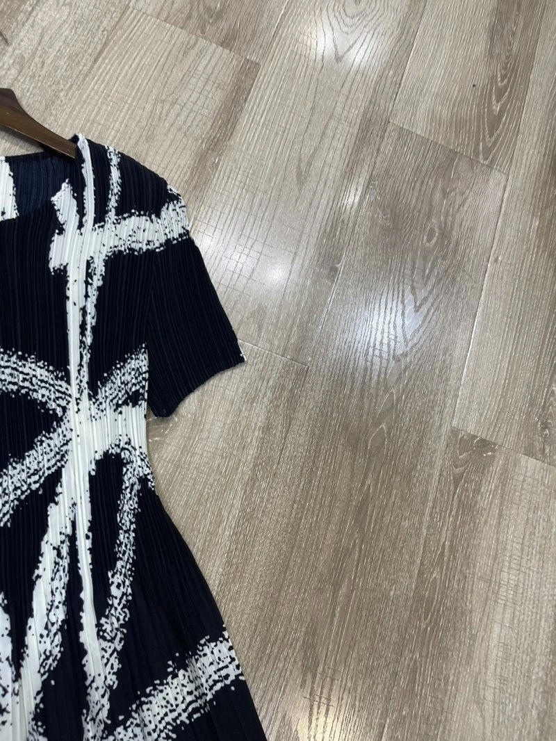 Modern Unclassified Brand Dress 155796