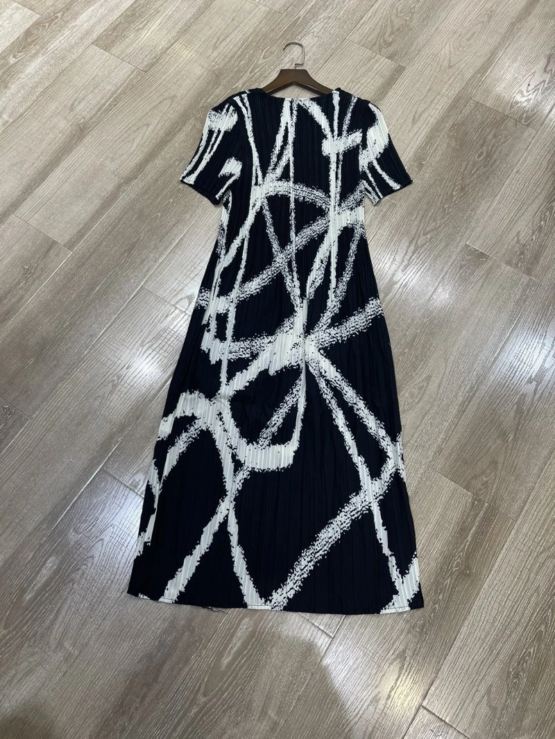 Modern Unclassified Brand Dress 155796