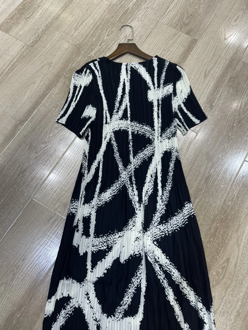 Modern Unclassified Brand Dress 155796