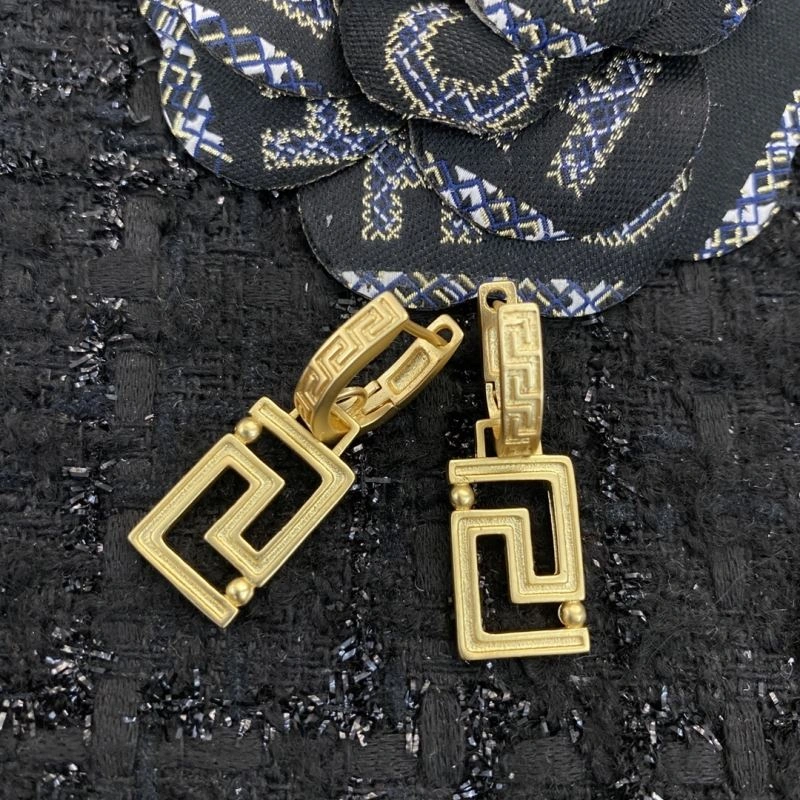 Soft Unclassified Brand Earrings 213766