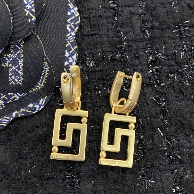 Soft Unclassified Brand Earrings 213766
