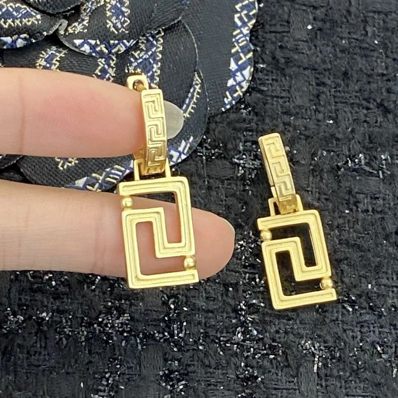 Soft Unclassified Brand Earrings 213766