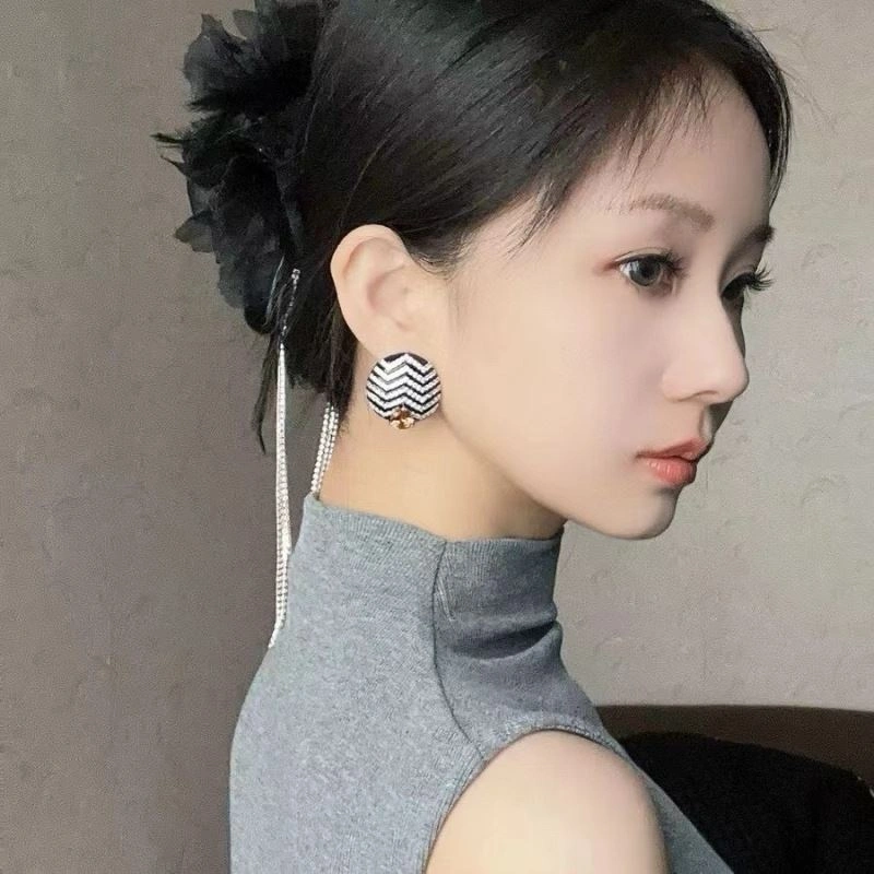 Unclassified Brand Earrings Contemporary 213329