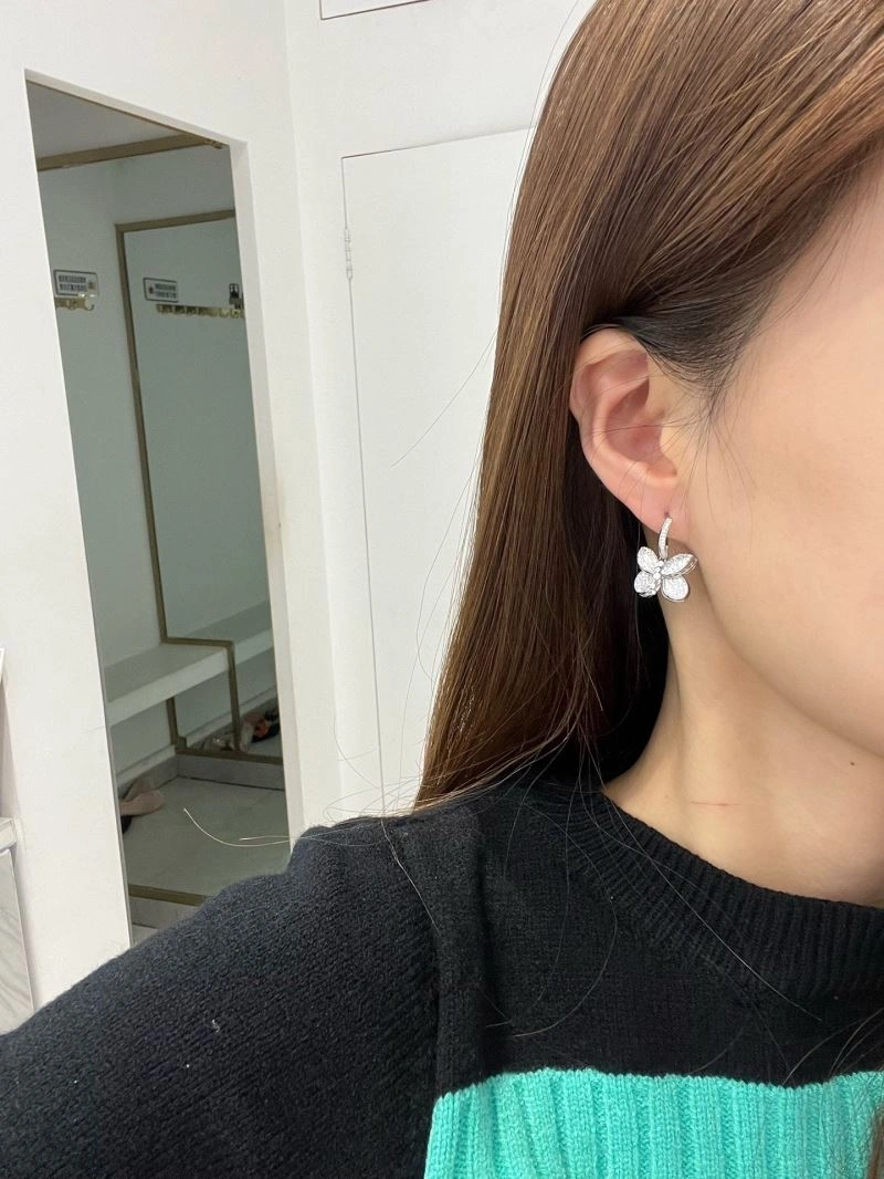 Unclassified Brand Earrings Resilient 213316