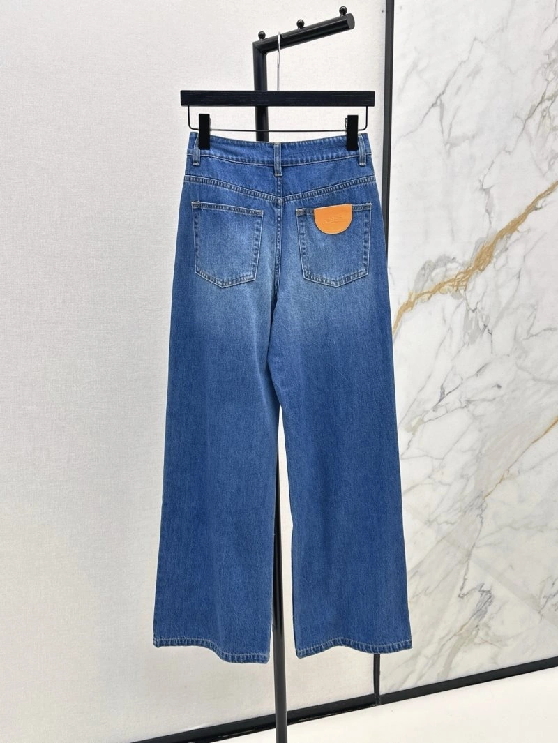 UrbanChic Unclassified Brand Jeans 147676