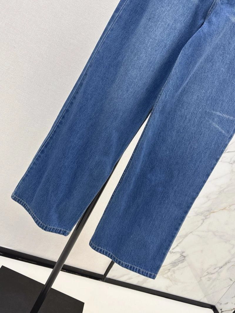 UrbanChic Unclassified Brand Jeans 147676