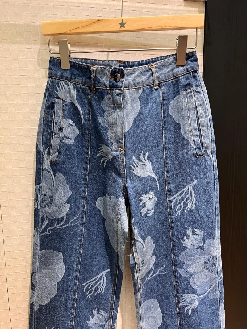 UrbanChic Unclassified Brand Jeans 147651