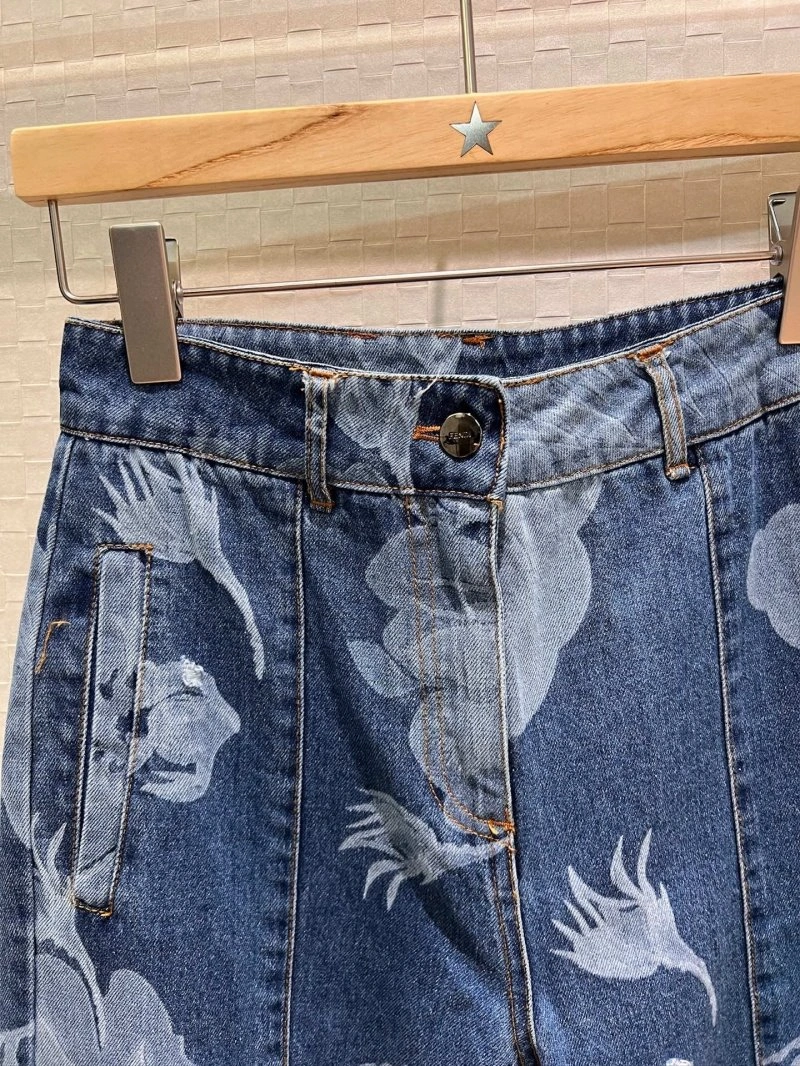 UrbanChic Unclassified Brand Jeans 147651