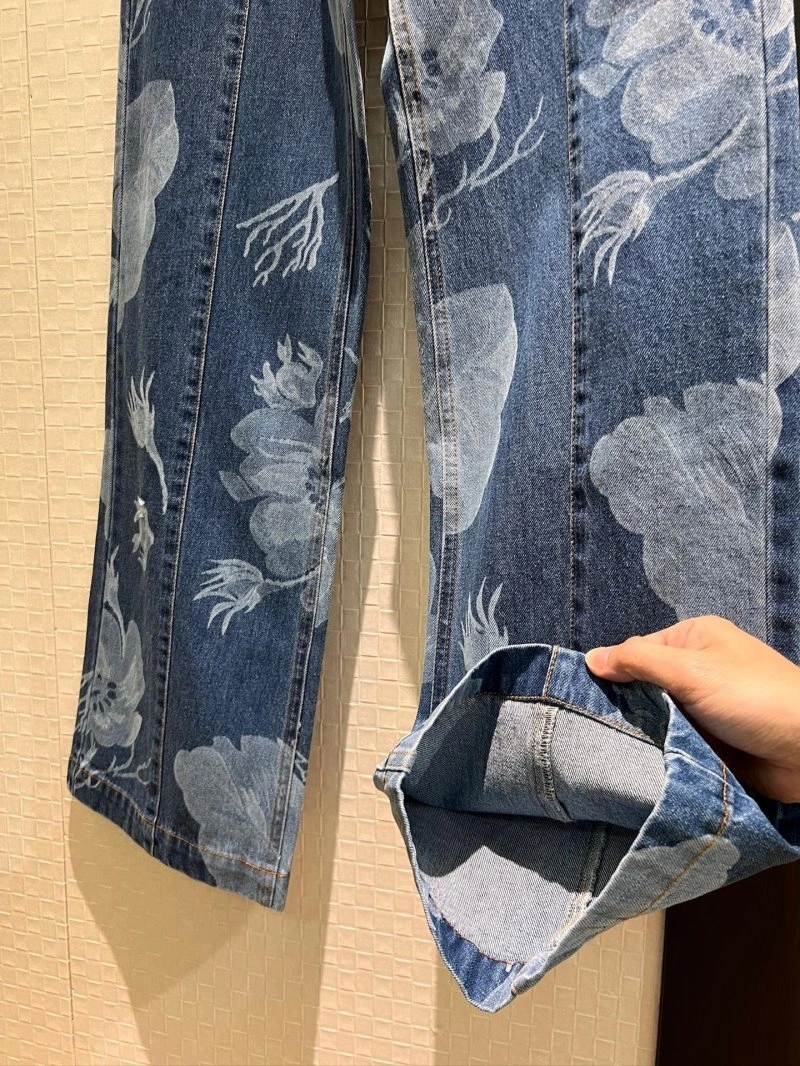 UrbanChic Unclassified Brand Jeans 147651