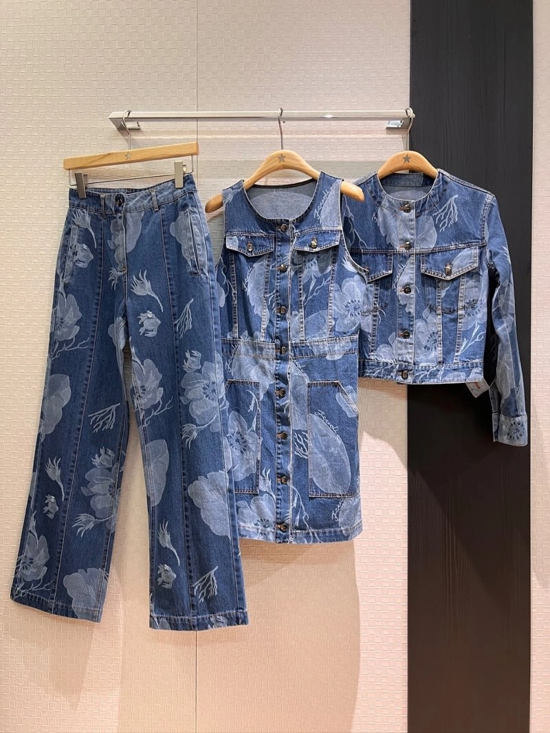 UrbanChic Unclassified Brand Jeans 147651
