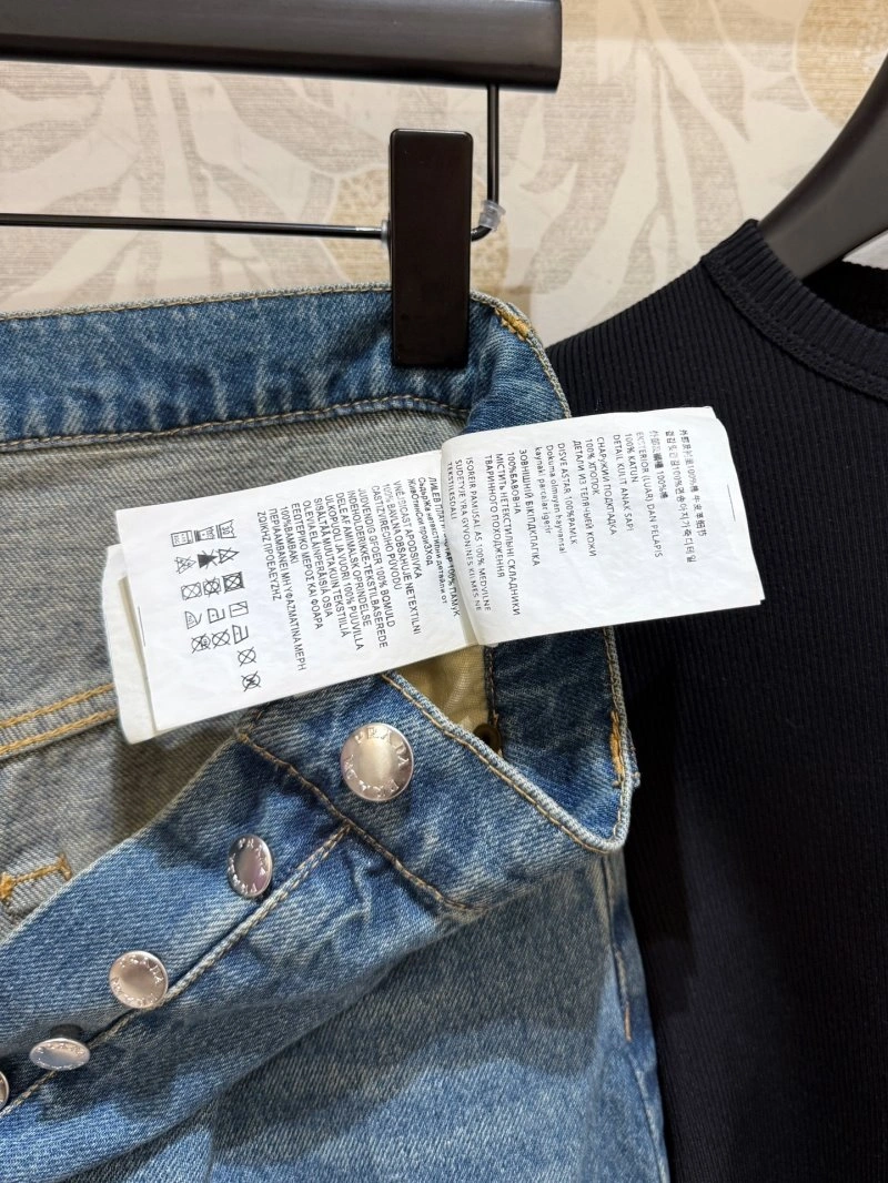 Vibrant Unclassified Brand Jeans 153830