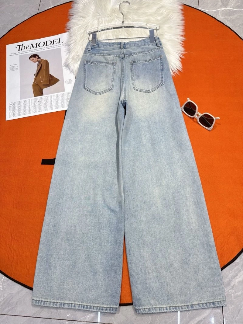 UrbanChic Unclassified Brand Jeans 153809