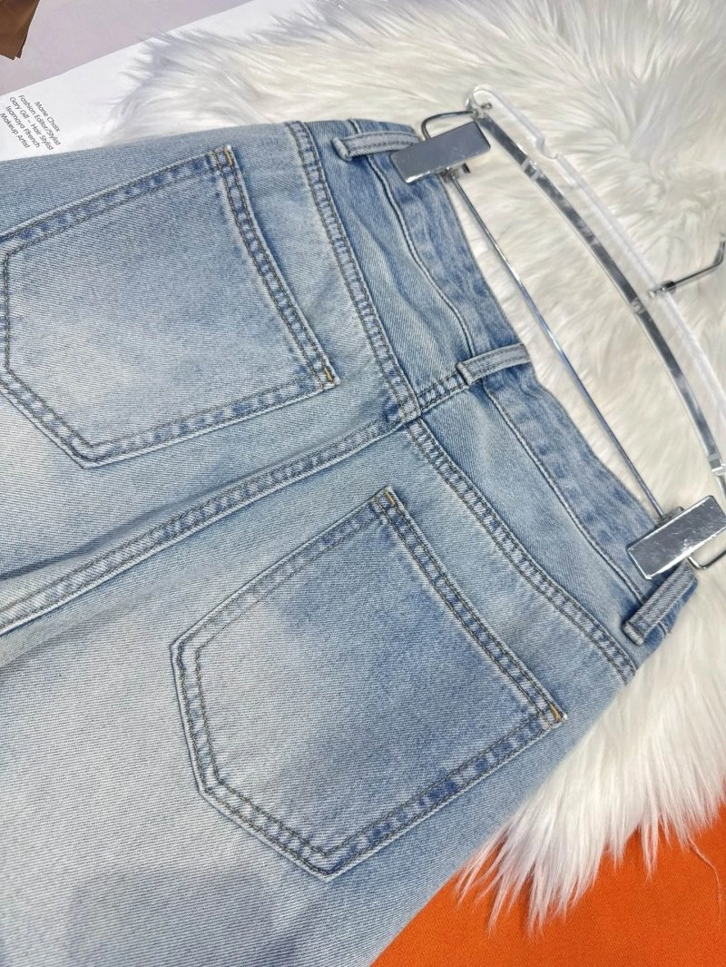 UrbanChic Unclassified Brand Jeans 153809