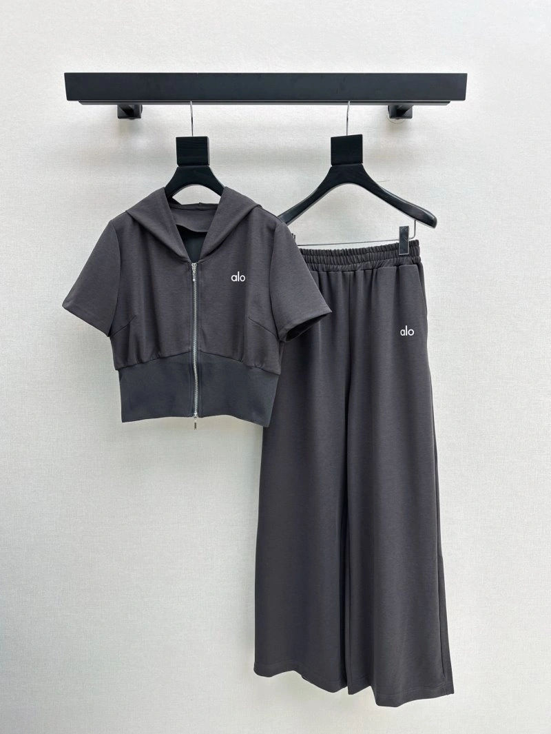 TravelReady Unclassified Brand Long Suits 147560