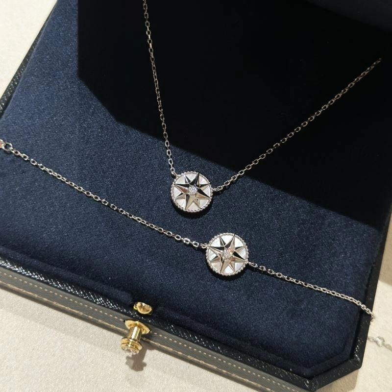 Vibrant Unclassified Brand Necklaces 213727
