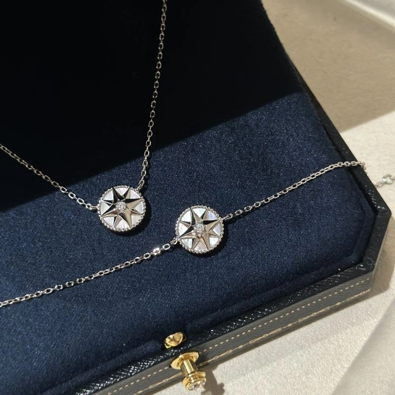 Vibrant Unclassified Brand Necklaces 213727