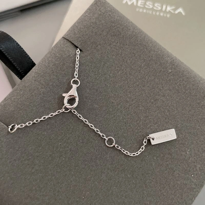 Unclassified Brand Necklaces Sporty 213700