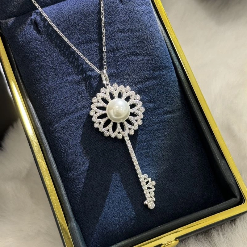 Contemporary Unclassified Brand Necklaces 213697