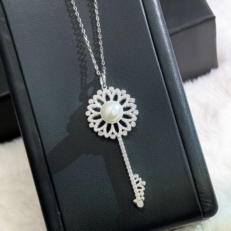 Contemporary Unclassified Brand Necklaces 213697