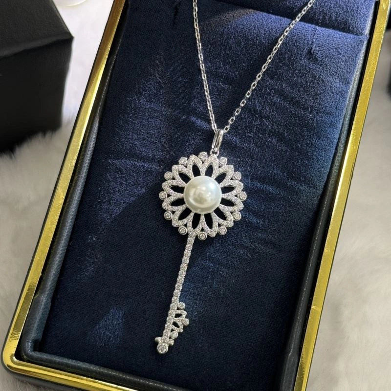 Contemporary Unclassified Brand Necklaces 213697