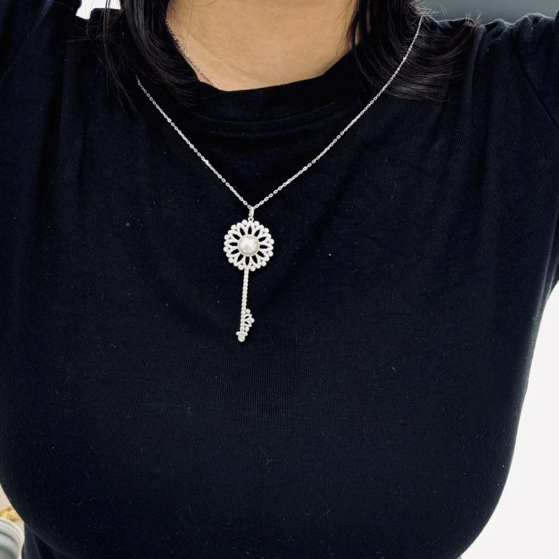 Contemporary Unclassified Brand Necklaces 213697