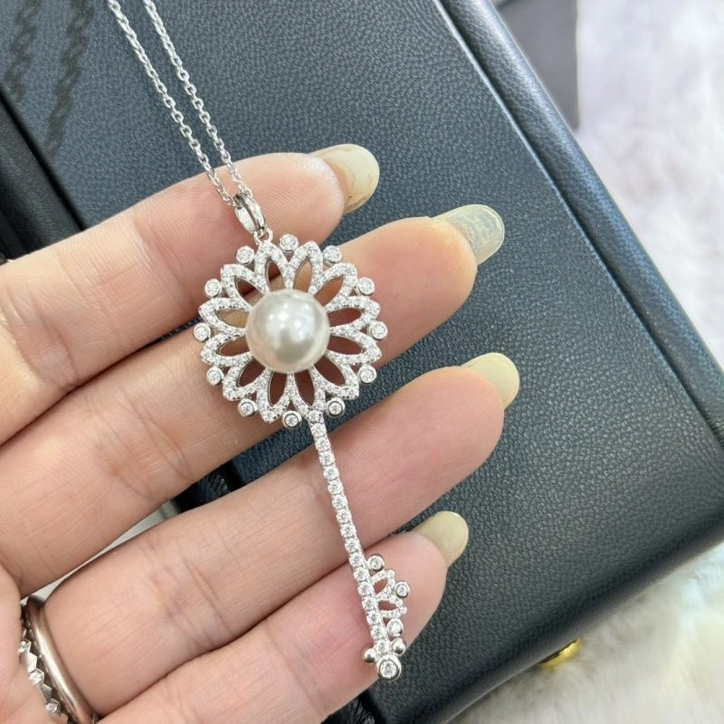 Contemporary Unclassified Brand Necklaces 213697