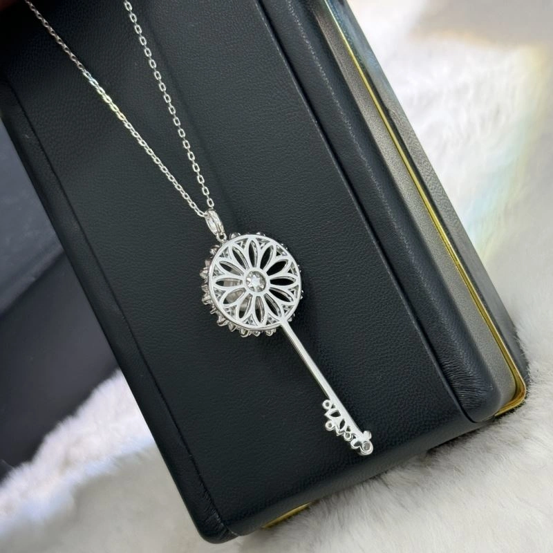 Contemporary Unclassified Brand Necklaces 213697