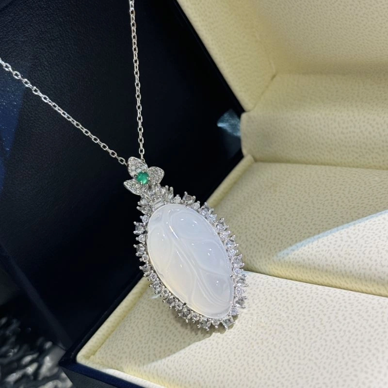 UrbanChic Unclassified Brand Necklaces 213289
