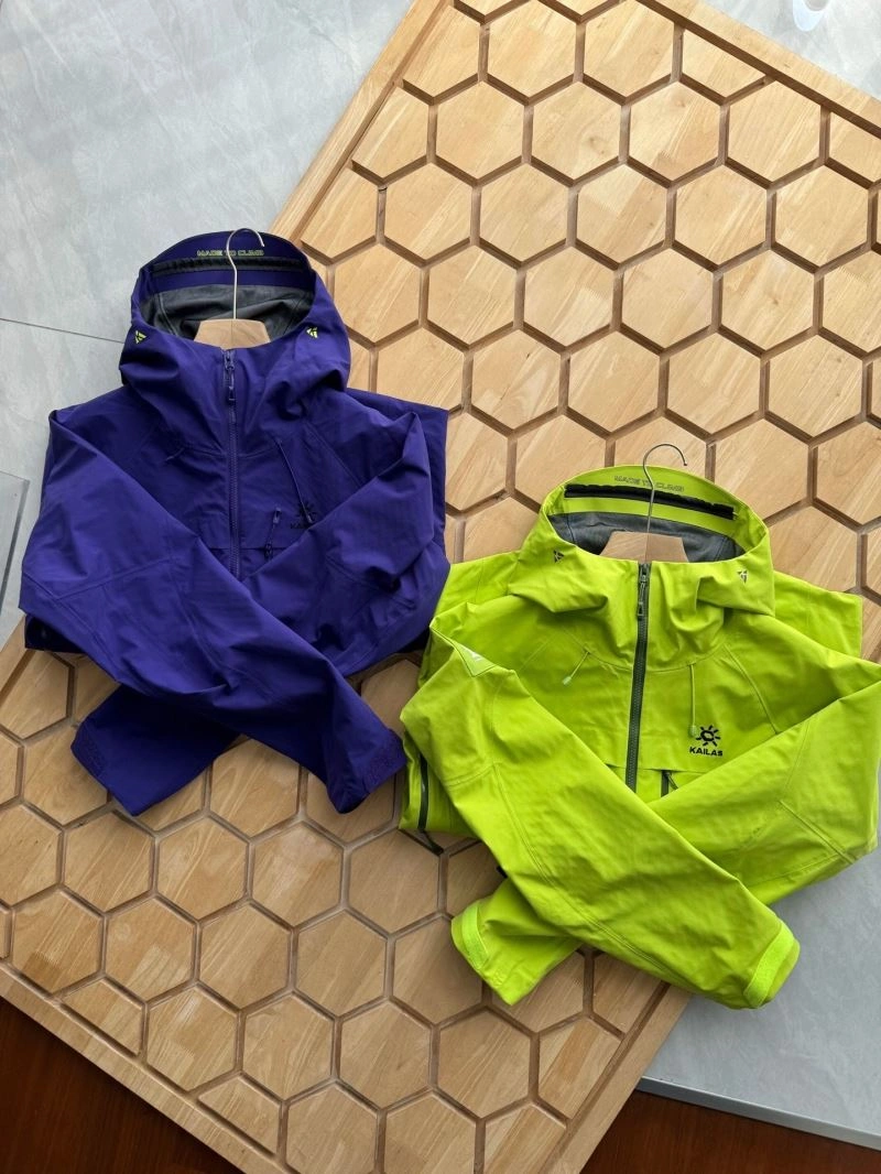 Compact Unclassified Brand Outwear 161404