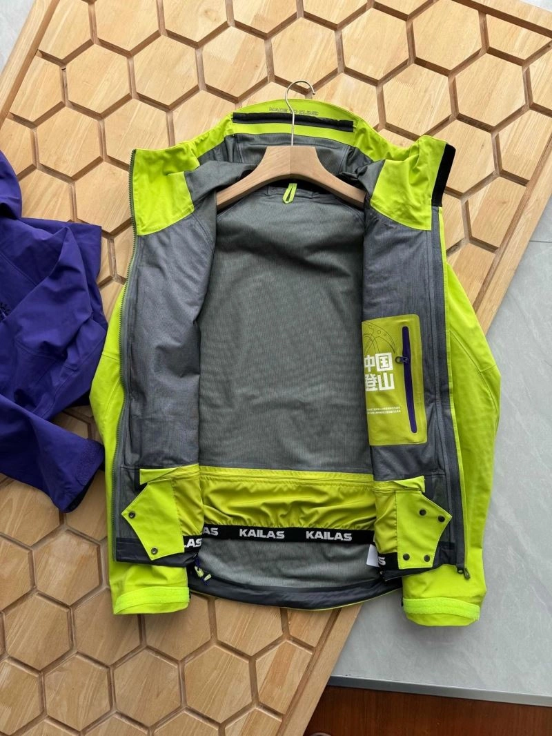 Compact Unclassified Brand Outwear 161404