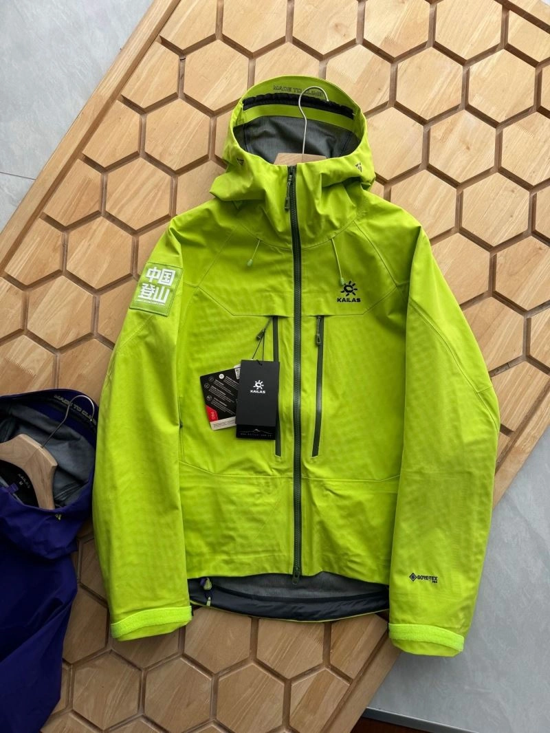 Compact Unclassified Brand Outwear 161404