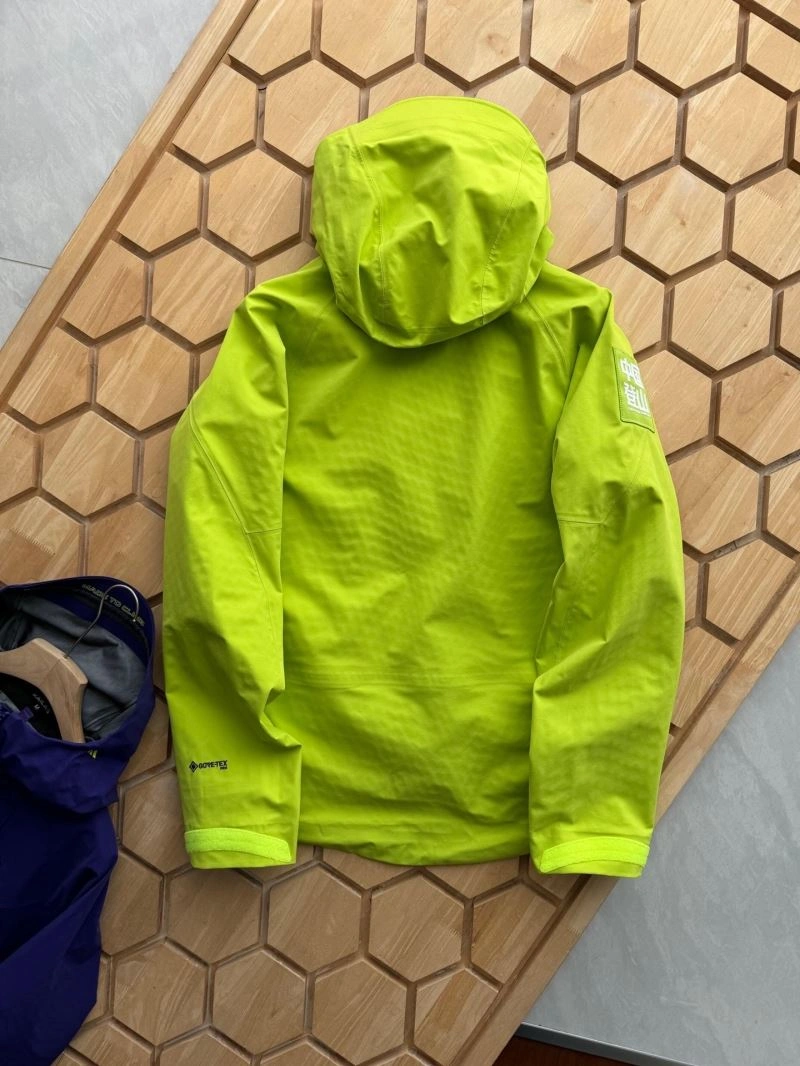 Compact Unclassified Brand Outwear 161404