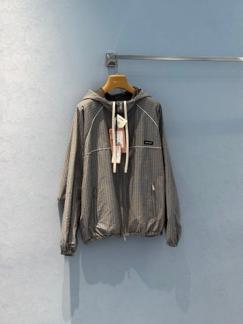 Seasonal Unclassified Brand Outwear 150513