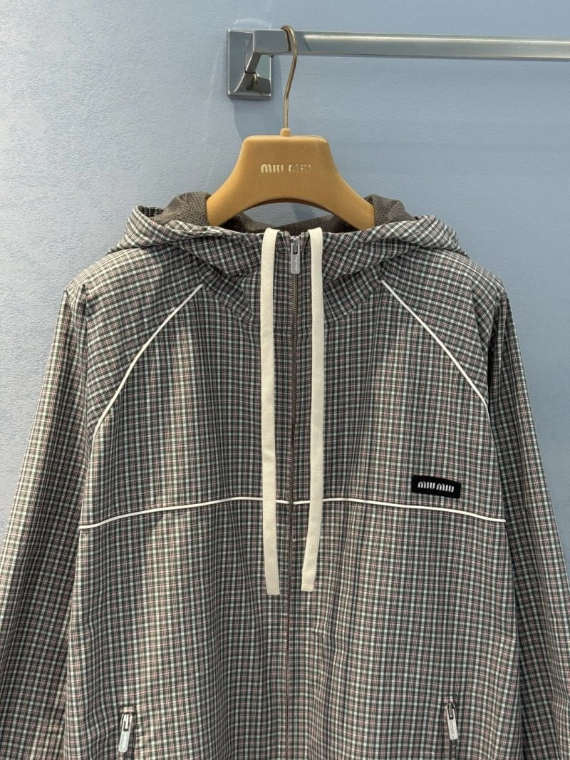 Seasonal Unclassified Brand Outwear 150513