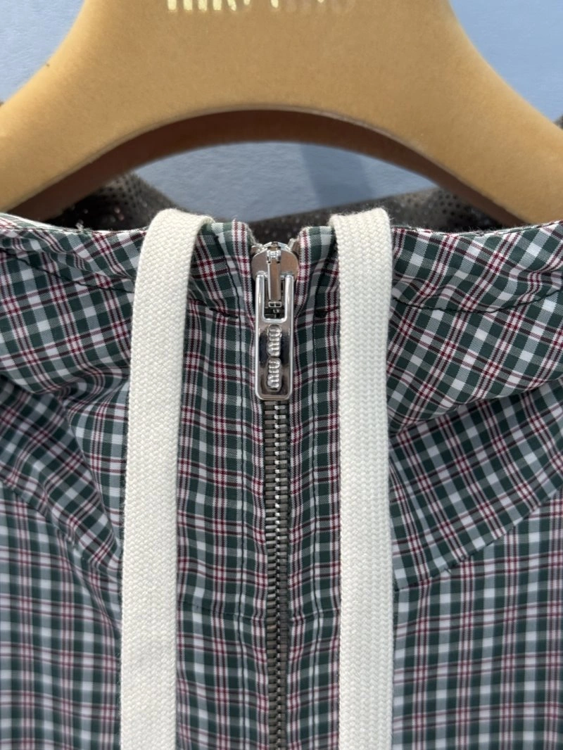 Seasonal Unclassified Brand Outwear 150513